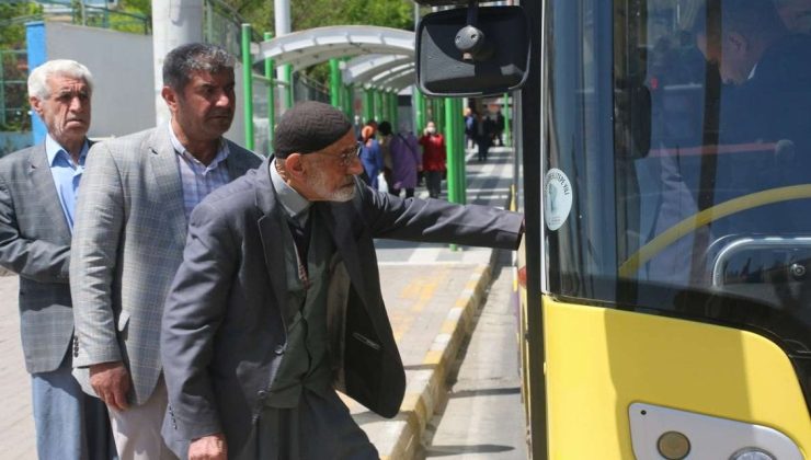 “Emekliye ‘Uçak Biletinde İndirim Yapacağız’ Diyorlar, Emekli Belediye Otobüsüne Bile Binemiyor”