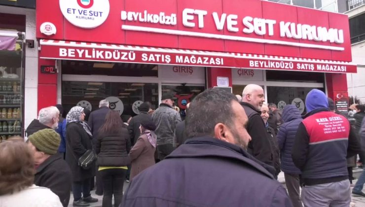 İstanbul’da Et Sırasındaki Vatandaş İsyan Etti: Zannediyorum Ki Ülkeye Bir Fabrika Açtı. F Tipi Cezaevi Açmış