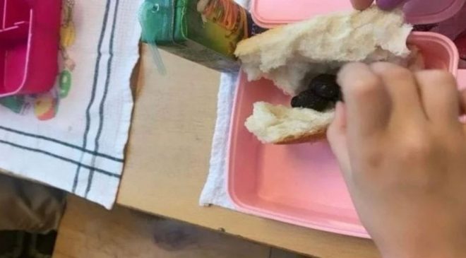Ekonomik Kriz Çocukları Vurdu! Beslenme Çantasında Ekmek İçinde Ekmek Var