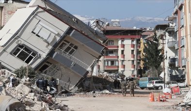 Depremde 28 Kişinin Öldüğü Binanın Müteahhitleri Birbirlerini Suçladı