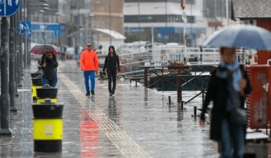 Sağanak Yağışlar Geri Geliyor! Sıcaklıklar Düşüyor, Tüm Türkiye’yi Etkisi Altına Alacak