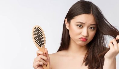 Seyrekleşen saçlarınız için umut var ve buzdolabınızda duruyor: Yaygın saç sorununa ucuz ve doğal bir çözüm