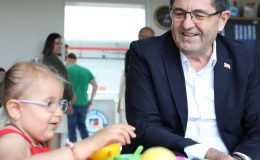 7 yaşındaki Asel ‘azmi ve sevgi’ gücüyle hayata tutundu