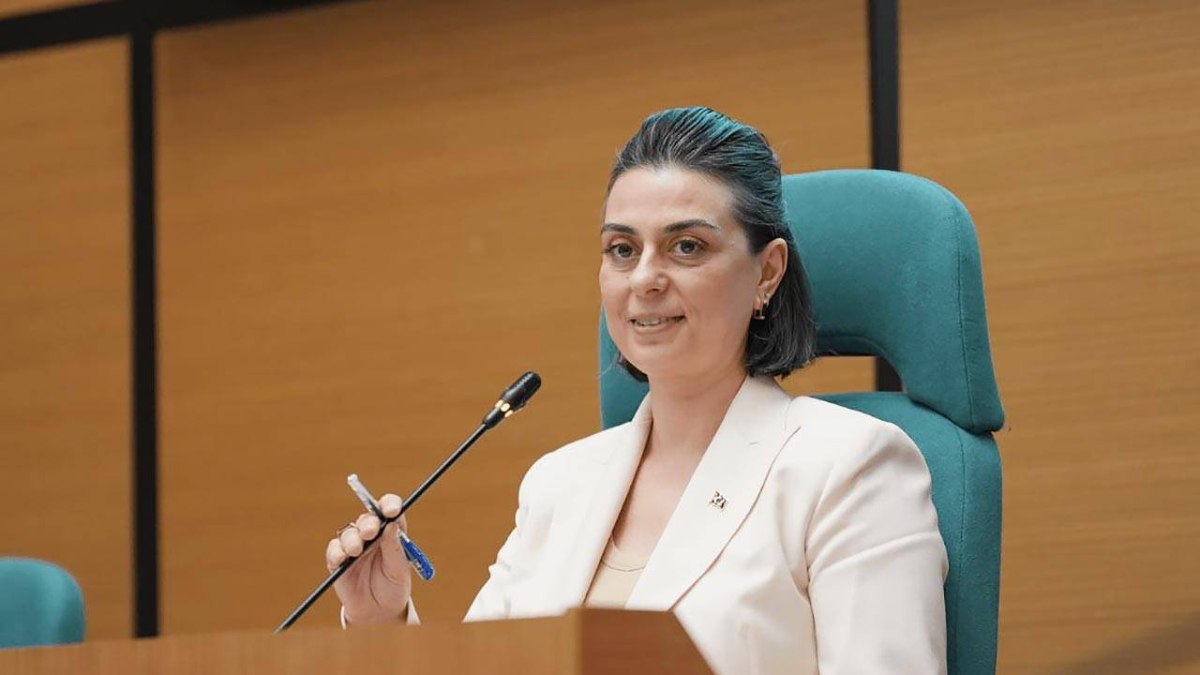 Üsküdar’daki havuz tartışması! Adem Metan yazdı, Sinem Dedetaş cevap verdi