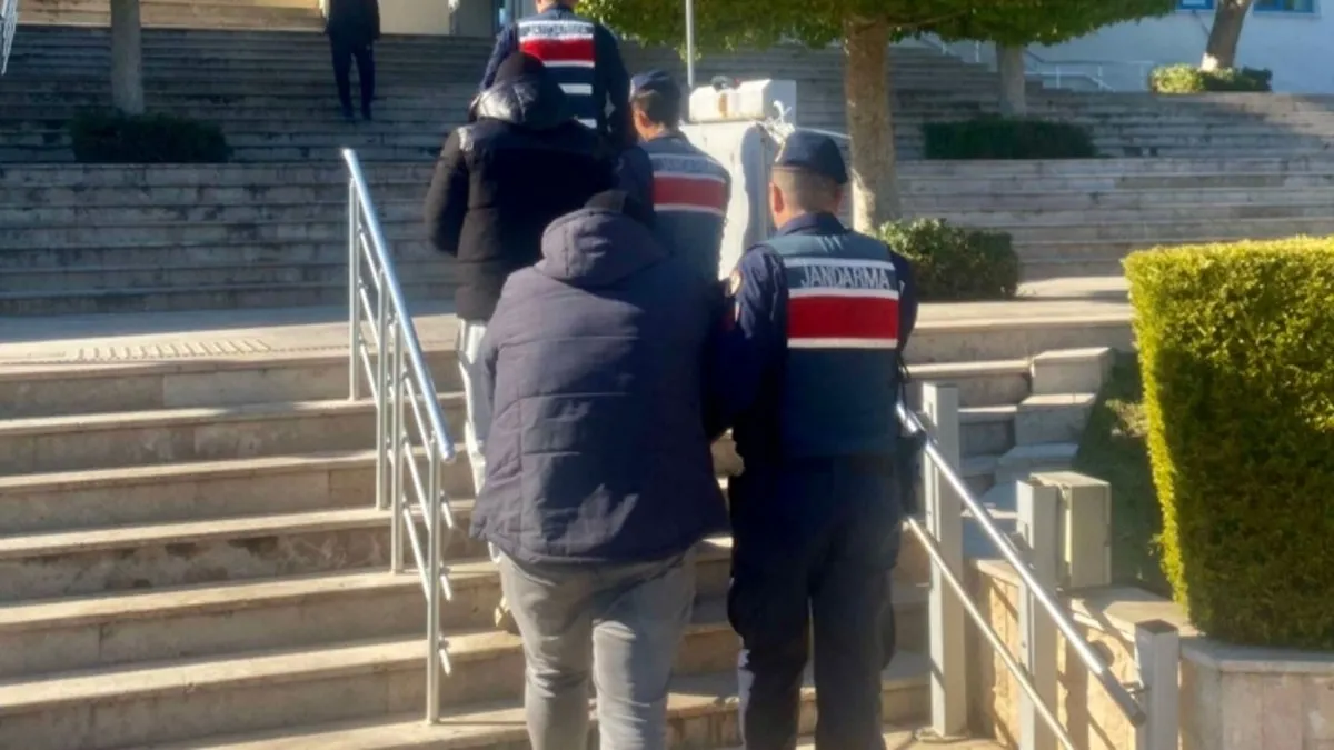 Cezaevi firarisi ticari taksinin bagajında yakalandı