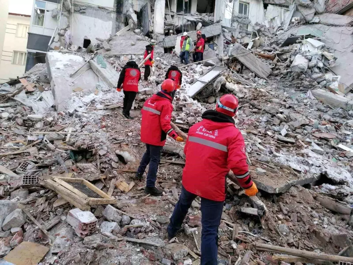 Efeler Belediyesi Arama Kurtarma Ekibi Eğitimlerine Devam Ediyor