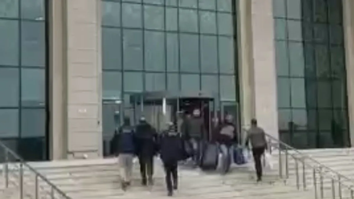 FETÖ okullarının firari öğretmeni yakalandı, cezaevine gönderildi!