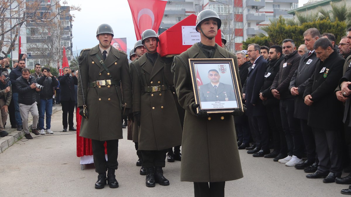 Şehit Osman Oktay İzmir’de düzenlenen askeri tören ile son yolculuğuna uğurlandı