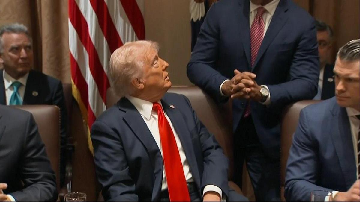 Trump ilk kabine toplantısının başında dua etti: ”Tanrım, Başkan Trump için teşekkürler”