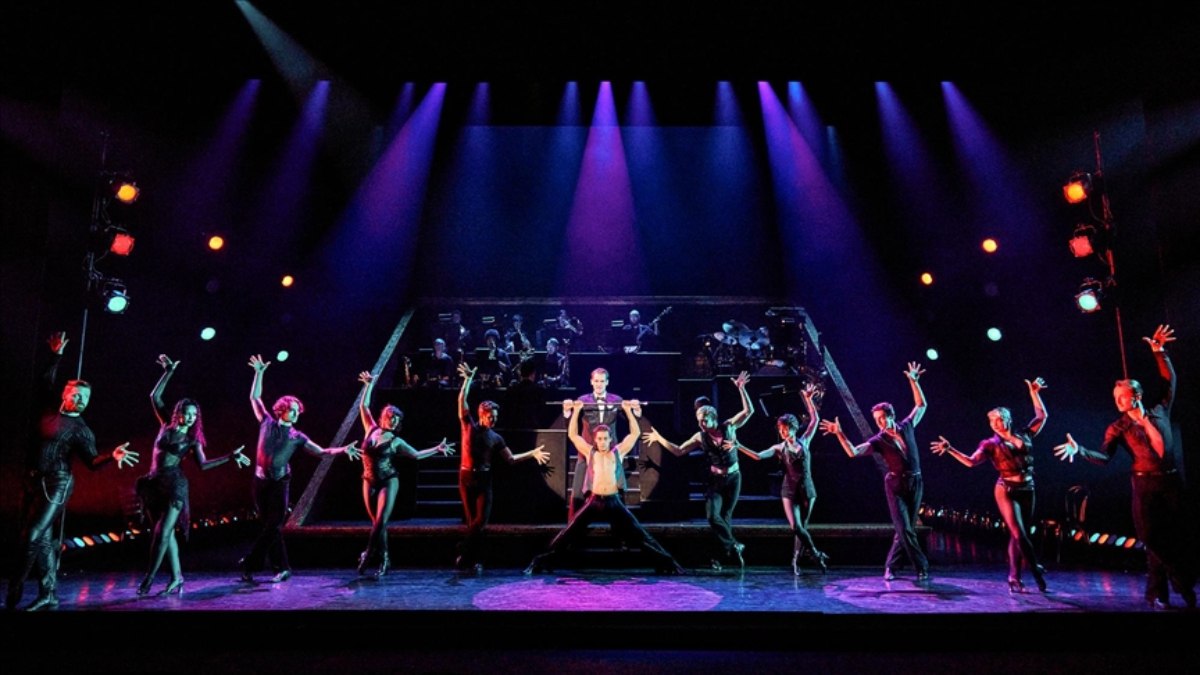 Broadway’in uzun süre sahnelenen müzikali Chicago seyirciyle buluşuyor