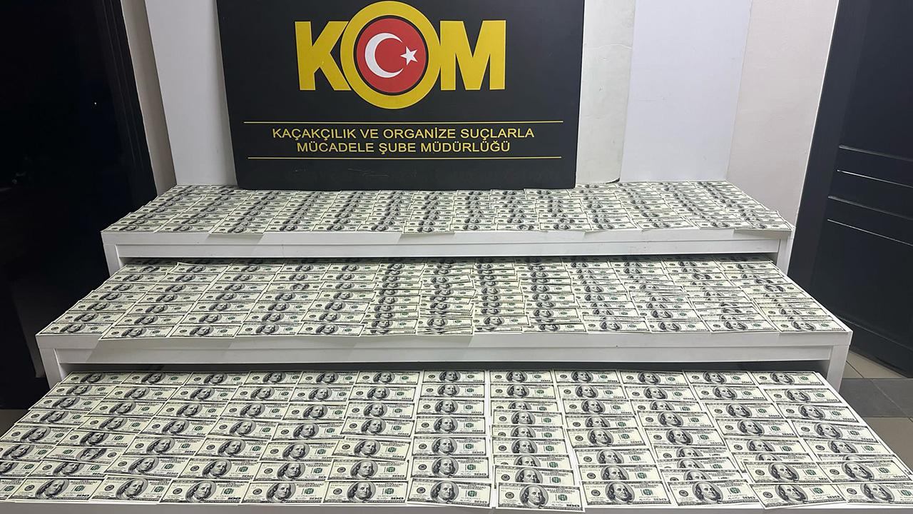Matbaa kurup dolar basan şebeke çökertildi: 7,6 milyon dolar sahte banknot